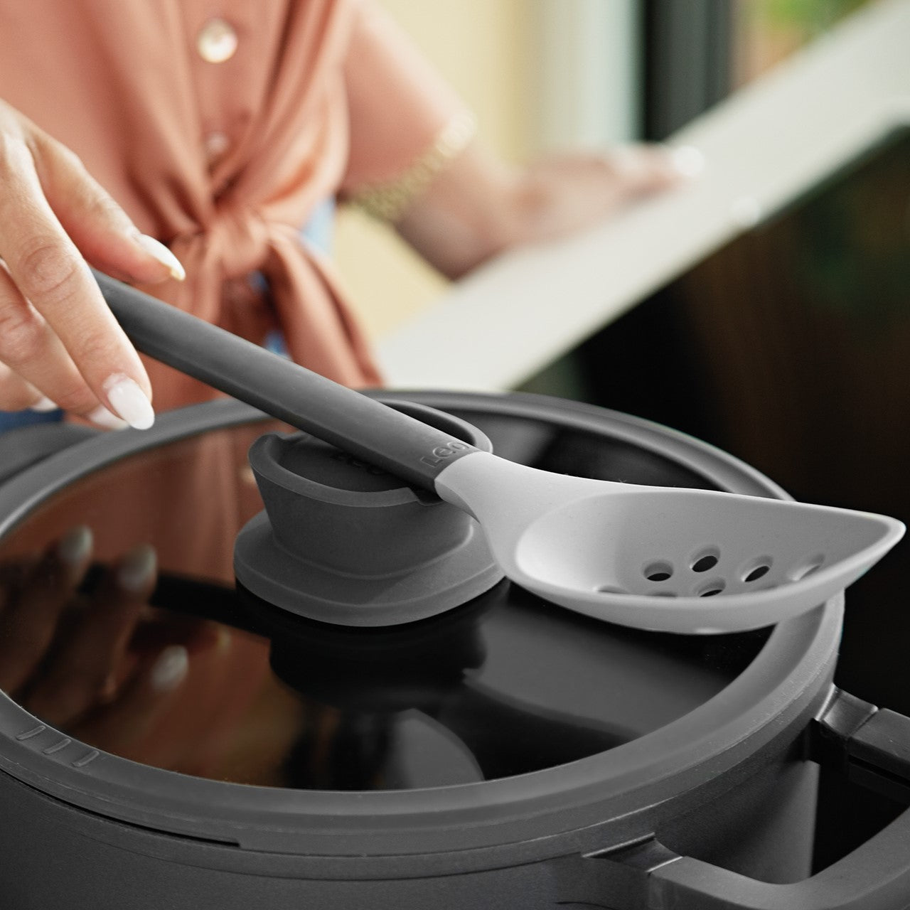 LEO Cooking pot non-stick with lid Stone+ 24x14cm