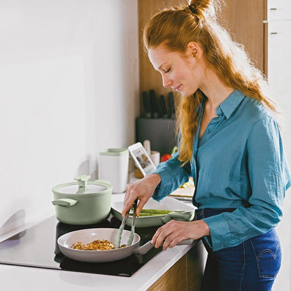 Bereiding van een maaltijd met LEO Grillpan antikleef